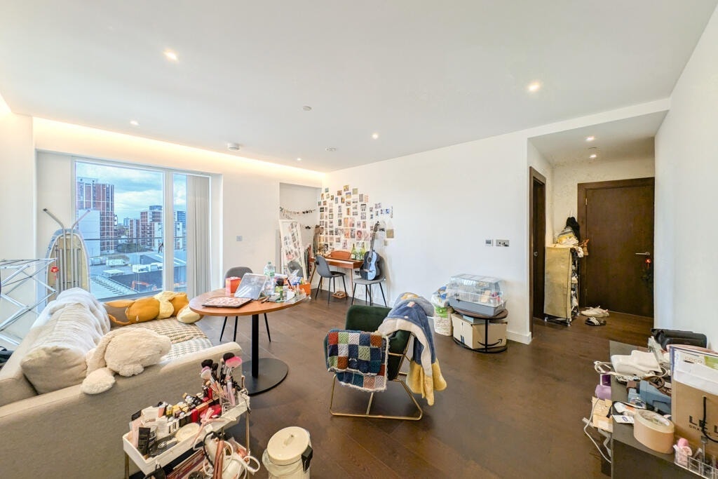 Lanchester Way, SW11 7DD