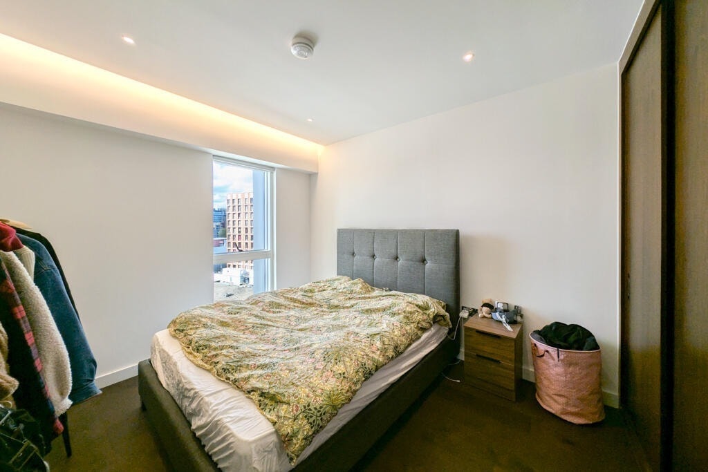 Lanchester Way, SW11 7DD