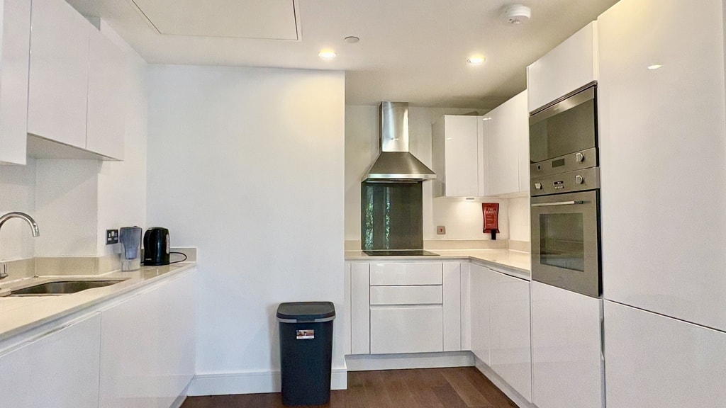 Lincoln Plaza, E14 9BU