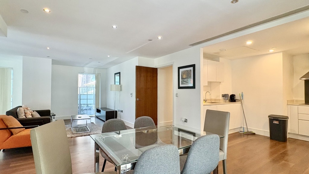 Lincoln Plaza, E14 9BU