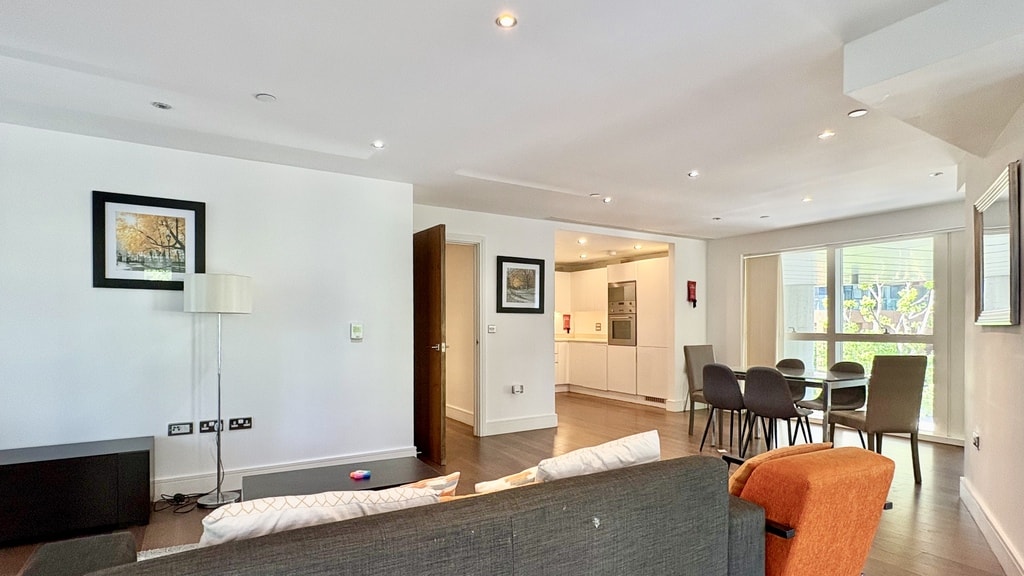 Lincoln Plaza, E14 9BU