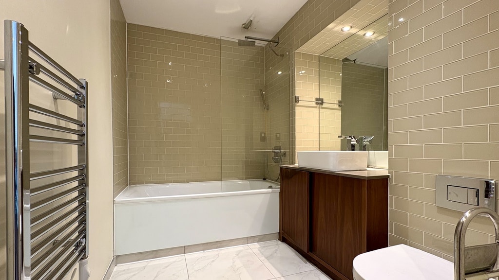 Lincoln Plaza, E14 9BU