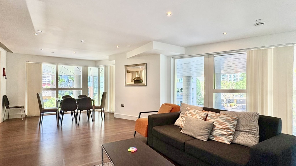 Lincoln Plaza, E14 9BU