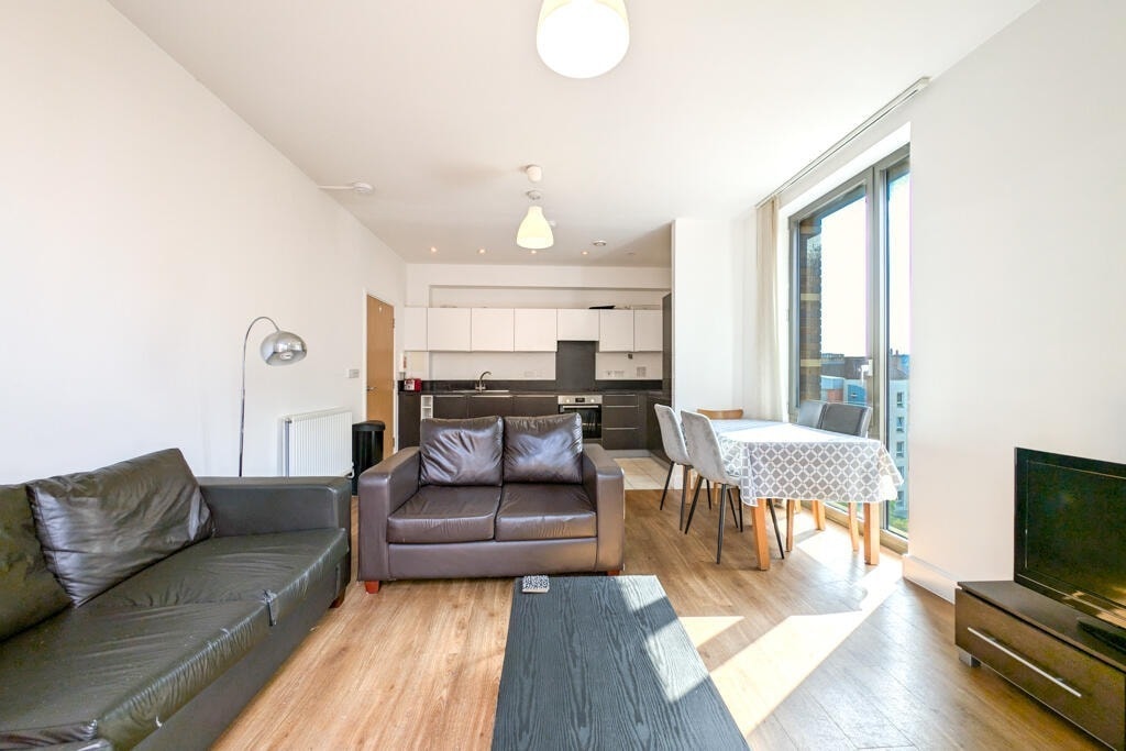 Nelson Walk, E3 3FR