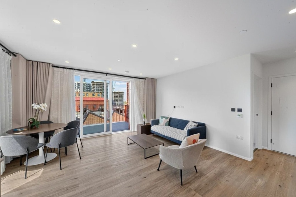 Hemlock Street, E14 0XY