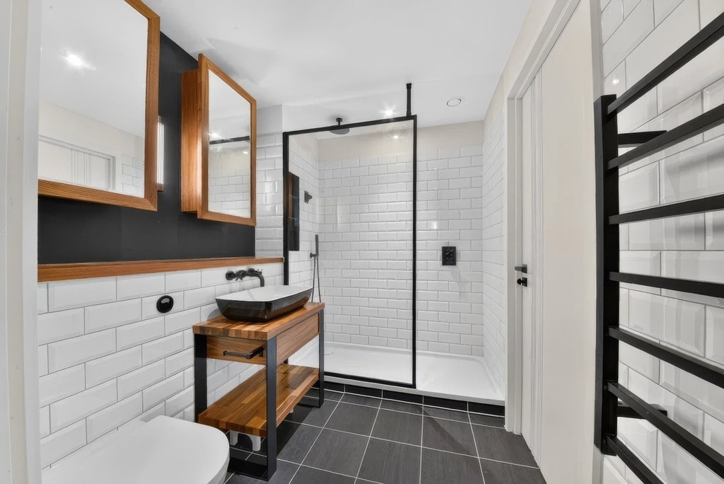 Emery Way, E1W 2AS