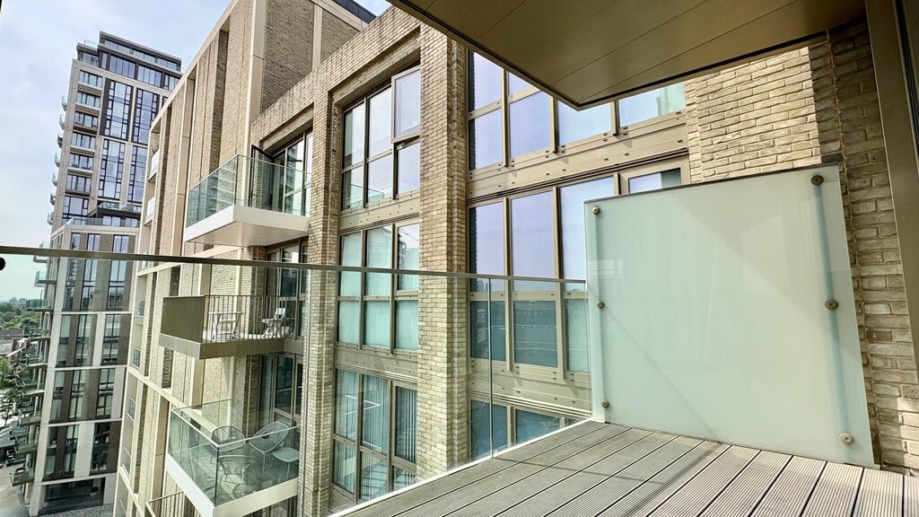 Emery Way, E1W 2AS
