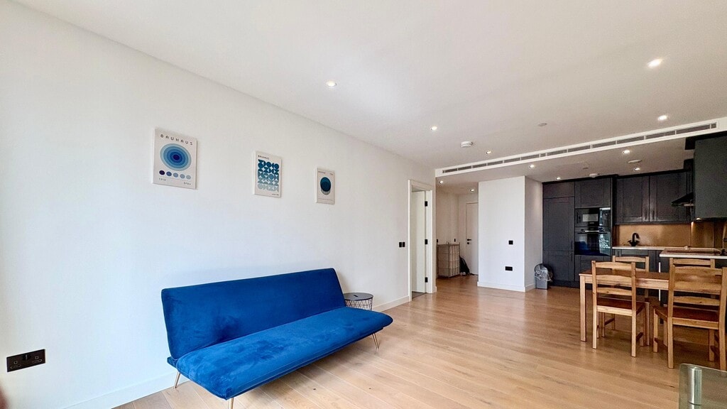 Emery Way, E1W 2AS