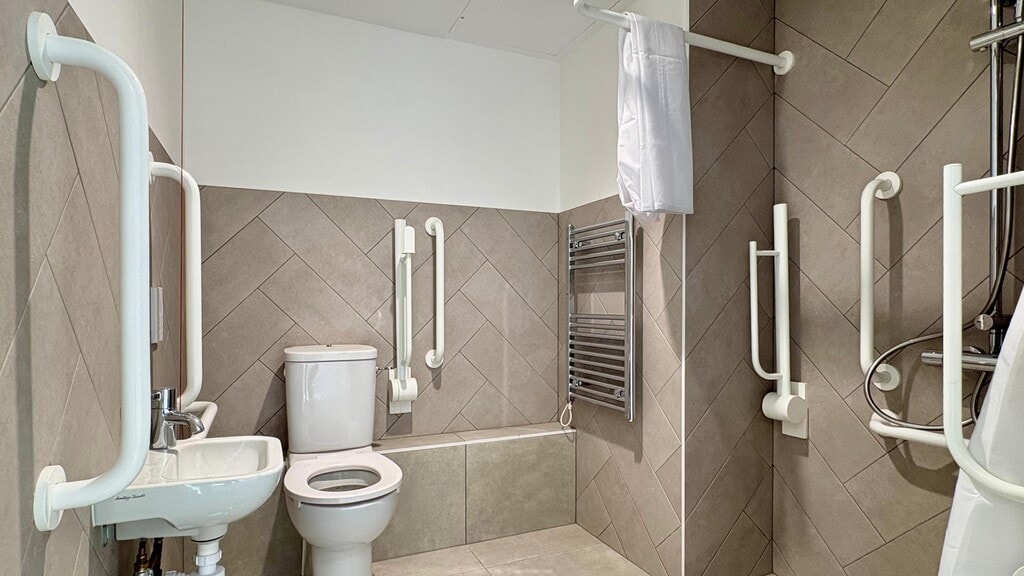Listing photo 3